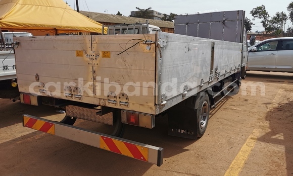 Gura Imported Mitsubishi L400 Silver Ikamyo i Kampala mu Uganda Gura Imported Mitsubishi L400 Silver Ikamyo i Kampala mu Uganda