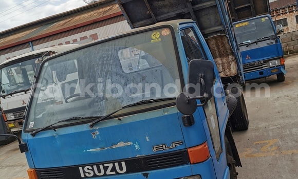 Buy Import Isuzu FTR 850 Blue Truck in Kampala in Uganda