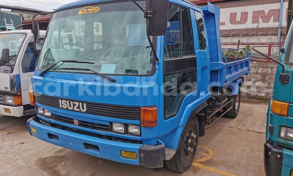 Buy Import Isuzu Bighorn Blue Truck in Kampala in Uganda Buy Import Isuzu Bighorn Blue Truck in Kampala in Uganda