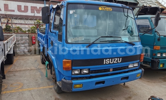 Buy Import Isuzu Bighorn Blue Truck in Kampala in Uganda Buy Import Isuzu Bighorn Blue Truck in Kampala in Uganda