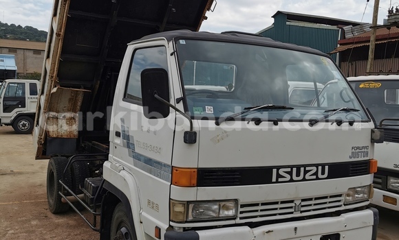 Buy Import Isuzu FTR 850 White Truck in Kampala in Uganda Buy Import Isuzu FTR 850 White Truck in Kampala in Uganda