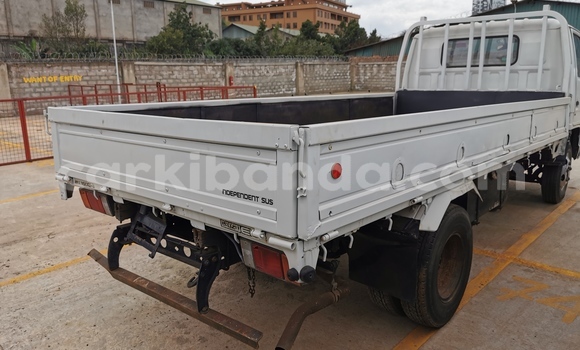 Buy Import Isuzu FTR 850 White Truck in Kampala in Uganda