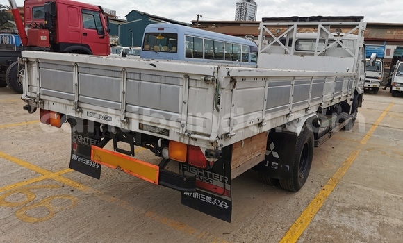 Gura Imported Fuso Fighter White Ikamyo i Kampala mu Uganda