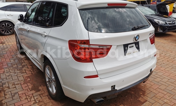 Nunua Imported BMW X5 Nyeupe Gari ndani ya Kampala nchini Uganda