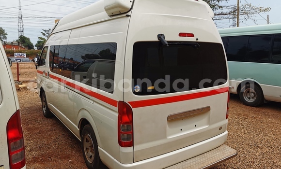 Nunua Imported Toyota Hiace Nyeupe Gari ndani ya Kampala nchini Uganda Nunua Imported Toyota Hiace Nyeupe Gari ndani ya Kampala nchini Uganda