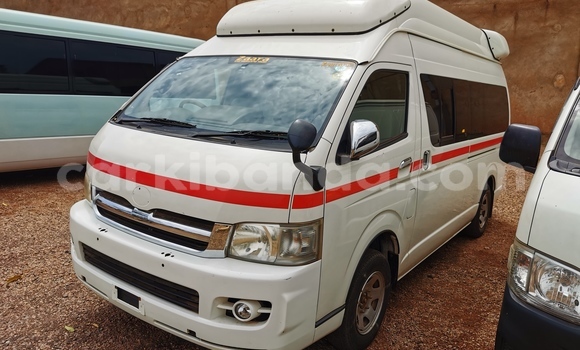 Nunua Imported Toyota Hiace Nyeupe Gari ndani ya Kampala nchini Uganda Nunua Imported Toyota Hiace Nyeupe Gari ndani ya Kampala nchini Uganda