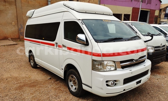 Nunua Imported Toyota Hiace Nyeupe Gari ndani ya Kampala nchini Uganda Nunua Imported Toyota Hiace Nyeupe Gari ndani ya Kampala nchini Uganda