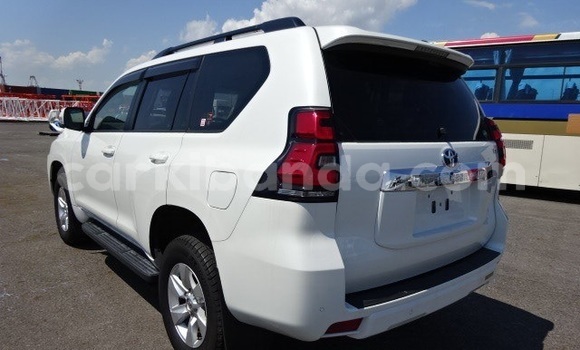 Acheter Occasion Voiture Toyota Land Cruiser Prado Blanc à Kampala, Ouganda Acheter Occasion Voiture Toyota Land Cruiser Prado Blanc à Kampala, Ouganda