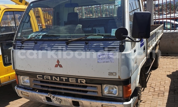 Buy Import Mitsubishi L400 White Truck in Kampala in Uganda