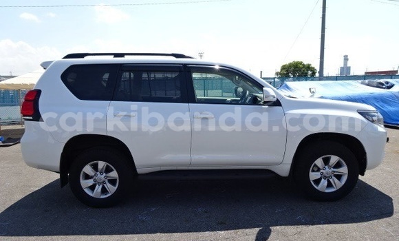 Acheter Occasion Voiture Toyota Land Cruiser Prado Blanc à Kampala, Ouganda Acheter Occasion Voiture Toyota Land Cruiser Prado Blanc à Kampala, Ouganda