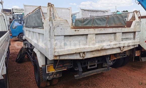 Gura Imported Fuso Fighter White Ikamyo i Kampala mu Uganda