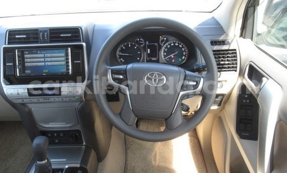 Acheter Occasion Voiture Toyota Land Cruiser Prado Blanc à Kampala, Ouganda Acheter Occasion Voiture Toyota Land Cruiser Prado Blanc à Kampala, Ouganda