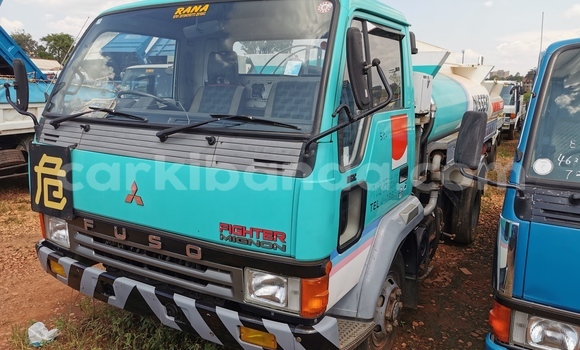 Gura Imported Fuso Fighter Blue Ikamyo i Kampala mu Uganda Gura Imported Fuso Fighter Blue Ikamyo i Kampala mu Uganda