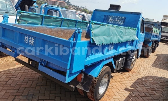 Nunua Imported Isuzu FTR 850 Bluu Lori ndani ya Kampala nchini Uganda