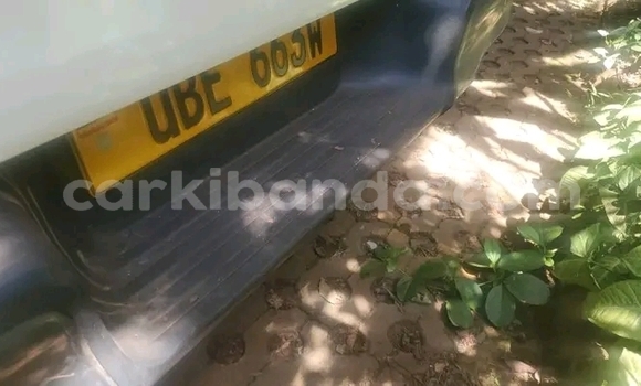 Gura Yakoze Toyota Hilux White Imodoka i Bundibugyo mu Western Gura Yakoze Toyota Hilux White Imodoka i Bundibugyo mu Western