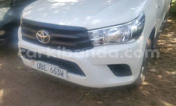 Gura Yakoze Toyota Hilux White Imodoka i Bundibugyo mu Western Gura Yakoze Toyota Hilux White Imodoka i Bundibugyo mu Western