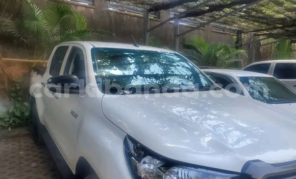 Gura Yakoze Toyota Hilux White Imodoka i Bundibugyo mu Western Gura Yakoze Toyota Hilux White Imodoka i Bundibugyo mu Western