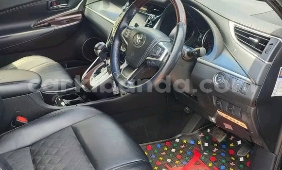 Gura Yakoze Toyota Harrier Black Imodoka i Bugembe mu Eastern