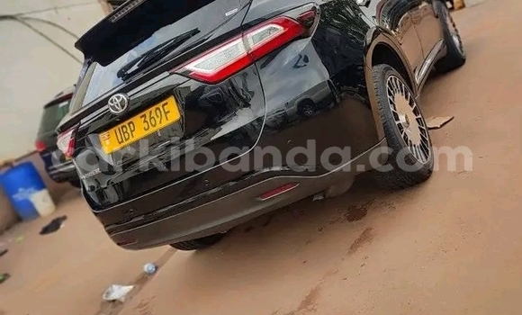 Gura Yakoze Toyota Harrier Black Imodoka i Bugembe mu Eastern Gura Yakoze Toyota Harrier Black Imodoka i Bugembe mu Eastern