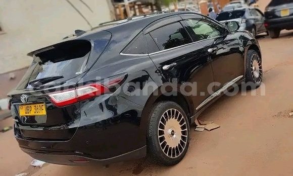 Gura Yakoze Toyota Harrier Black Imodoka i Bugembe mu Eastern Gura Yakoze Toyota Harrier Black Imodoka i Bugembe mu Eastern