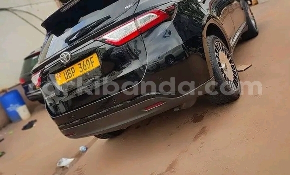 Gura Yakoze Toyota Harrier Black Imodoka i Bugembe mu Eastern Gura Yakoze Toyota Harrier Black Imodoka i Bugembe mu Eastern