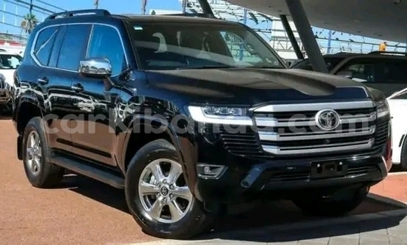 Gura Yakoze Toyota Land Cruiser Black Imodoka i Bugembe mu Eastern Gura Yakoze Toyota Land Cruiser Black Imodoka i Bugembe mu Eastern