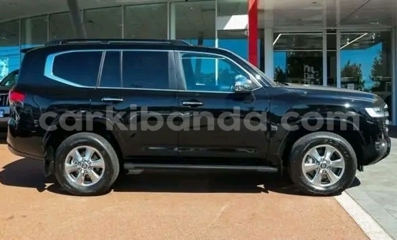 Gura Yakoze Toyota Land Cruiser Black Imodoka i Bugembe mu Eastern Gura Yakoze Toyota Land Cruiser Black Imodoka i Bugembe mu Eastern