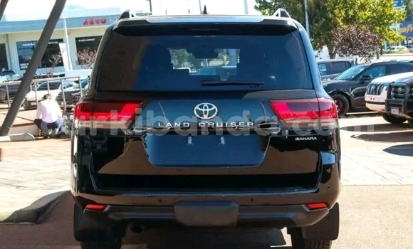 Gura Yakoze Toyota Land Cruiser Black Imodoka i Bugembe mu Eastern Gura Yakoze Toyota Land Cruiser Black Imodoka i Bugembe mu Eastern