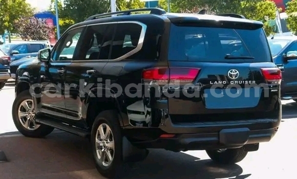 Gura Yakoze Toyota Land Cruiser Black Imodoka i Bugembe mu Eastern Gura Yakoze Toyota Land Cruiser Black Imodoka i Bugembe mu Eastern