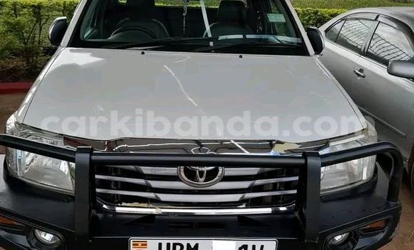 Gura Yakoze Toyota Hilux White Imodoka i Bugiri mu Eastern Gura Yakoze Toyota Hilux White Imodoka i Bugiri mu Eastern