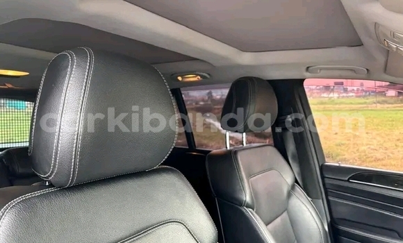 Nunua Ilio tumika Mercedes-Benz E200 Nyeusi Gari ndani ya Bundibugyo nchini Magharibi