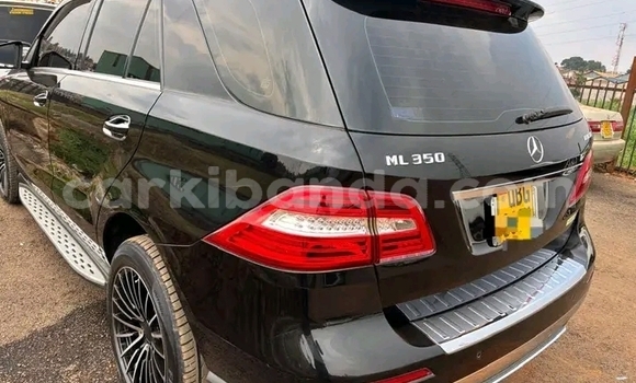 Gura Yakoze Mercedes-Benz E200 Black Imodoka i Bundibugyo mu Western Gura Yakoze Mercedes-Benz E200 Black Imodoka i Bundibugyo mu Western