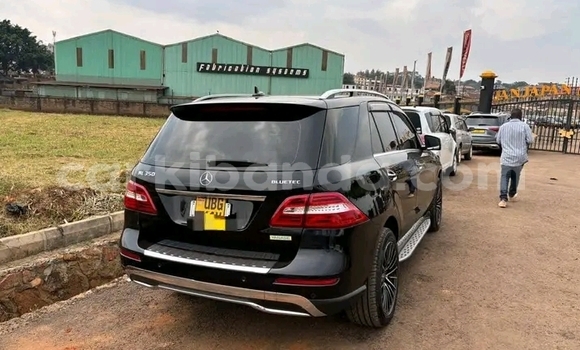 Gura Yakoze Mercedes-Benz E200 Black Imodoka i Bundibugyo mu Western Gura Yakoze Mercedes-Benz E200 Black Imodoka i Bundibugyo mu Western