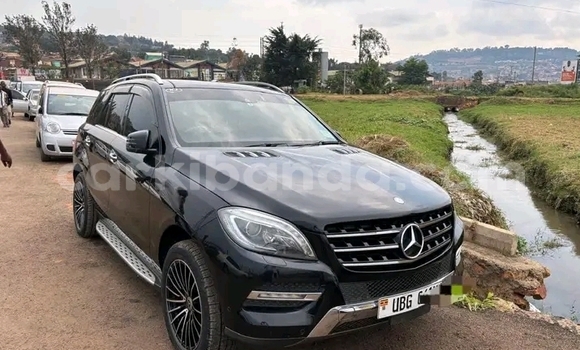 Gura Yakoze Mercedes-Benz E200 Black Imodoka i Bundibugyo mu Western Gura Yakoze Mercedes-Benz E200 Black Imodoka i Bundibugyo mu Western