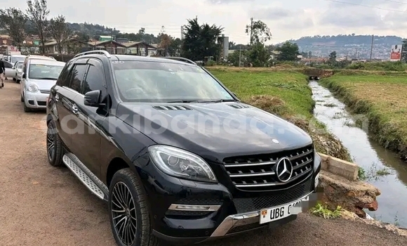 Gura Yakoze Mercedes-Benz E200 Black Imodoka i Bundibugyo mu Western Gura Yakoze Mercedes-Benz E200 Black Imodoka i Bundibugyo mu Western