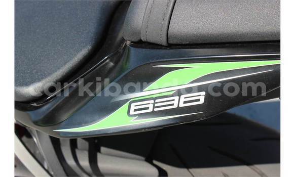 Gura Yakoze Kawasaki Ninja Green Bike i Kampala mu Uganda Gura Yakoze Kawasaki Ninja Green Bike i Kampala mu Uganda