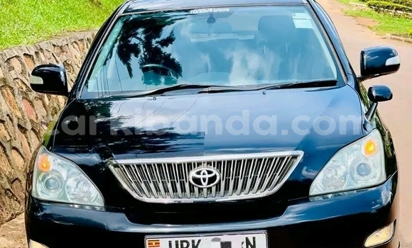 Gura Yakoze Toyota Harrier Black Imodoka i Busembatia mu Eastern Gura Yakoze Toyota Harrier Black Imodoka i Busembatia mu Eastern