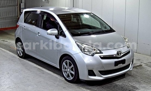 Nunua Imported Toyota Ractis Fedha Gari ndani ya Kampala nchini Uganda