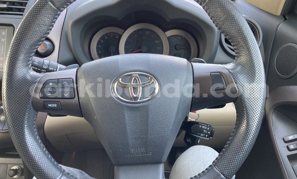 Nunua Mpya Toyota Vanguard Nyeupe Gari ndani ya Kampala nchini Uganda Nunua Mpya Toyota Vanguard Nyeupe Gari ndani ya Kampala nchini Uganda