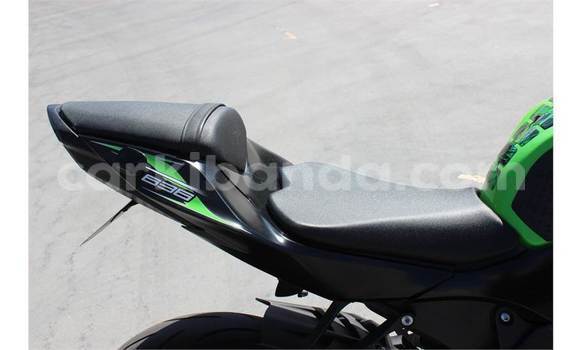 Gura Yakoze Kawasaki Ninja Green Bike i Kampala mu Uganda Gura Yakoze Kawasaki Ninja Green Bike i Kampala mu Uganda