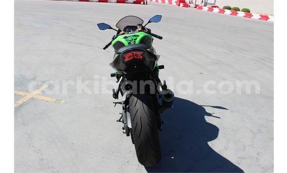 Gura Yakoze Kawasaki Ninja Green Bike i Kampala mu Uganda Gura Yakoze Kawasaki Ninja Green Bike i Kampala mu Uganda