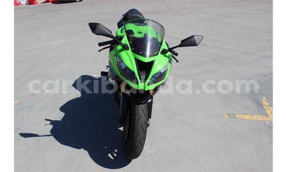 Gura Yakoze Kawasaki Ninja Green Bike i Kampala mu Uganda Gura Yakoze Kawasaki Ninja Green Bike i Kampala mu Uganda