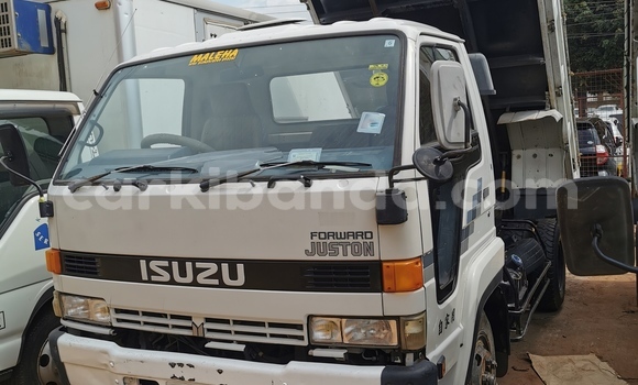 Gura Imported Fuso Fighter White Ikamyo i Kampala mu Uganda