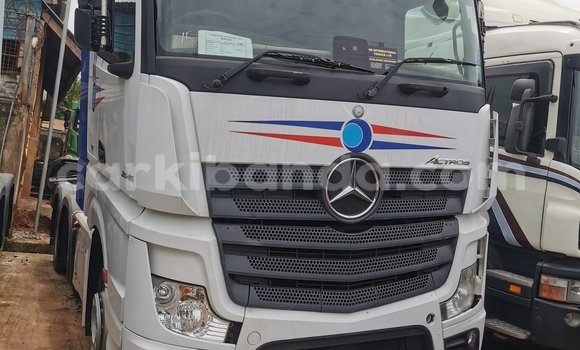 Buy Import Scania R420 Blue Truck in Kampala in Uganda Buy Import Scania R420 Blue Truck in Kampala in Uganda