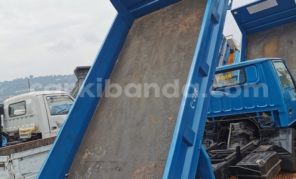 Buy Import Mitsubishi L400 Blue Truck in Kampala in Uganda