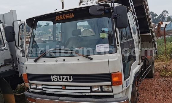Gura Imported Isuzu FTR 850 White Ikamyo i Kampala mu Uganda