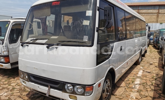 Acheter Import Utilitaire Mitsubishi Van Blanc à Kampala, Ouganda