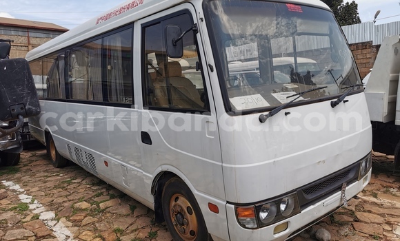 Buy Import Mitsubishi Van White Truck in Kampala in Uganda Buy Import Mitsubishi Van White Truck in Kampala in Uganda