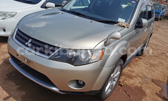 Nunua Imported Mitsubishi Outlander Fedha Gari ndani ya Kampala nchini Uganda Nunua Imported Mitsubishi Outlander Fedha Gari ndani ya Kampala nchini Uganda
