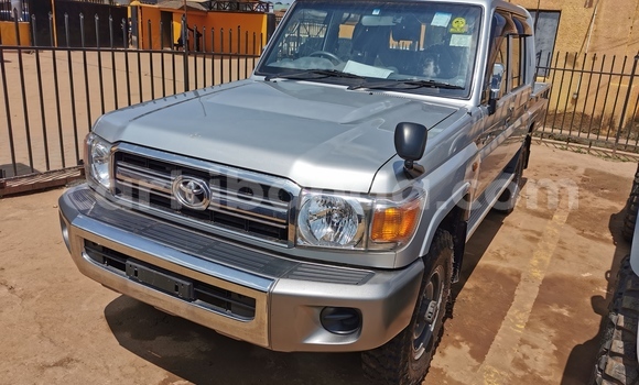 Buy Import Toyota Land Cruiser Silver Car in Kampala in Uganda Buy Import Toyota Land Cruiser Silver Car in Kampala in Uganda